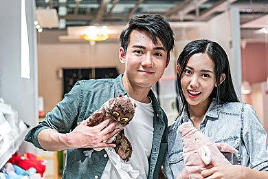 三星推出双绞链折叠屏方案：展开大小等同于平板